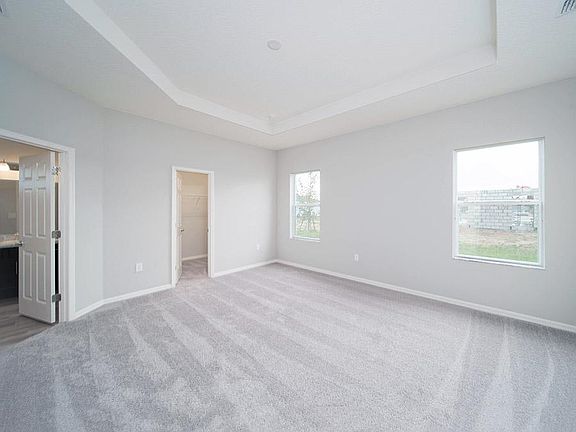 Spacious owner s suite with a spacious walk-in wardrobe and en-suite bath - New home for sale in Lak