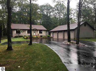 815 Rennie Lake Rd, Traverse City, MI 49696