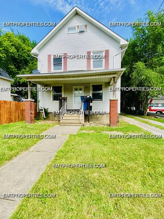 2393 Elyria Ave photo 1
