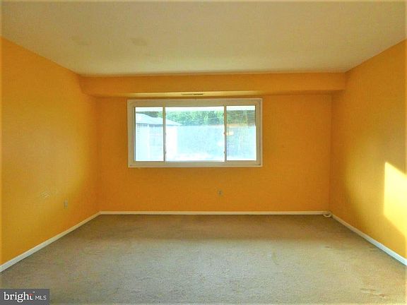 5th image of 5448 85th Ave APT 201