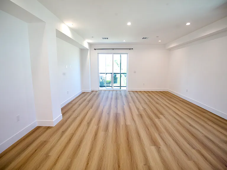 5227 W 21st St — Photo 3