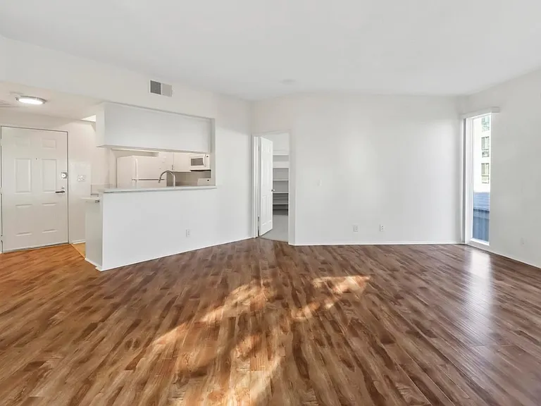 1828 Purdue Ave #201 — Photo 20
