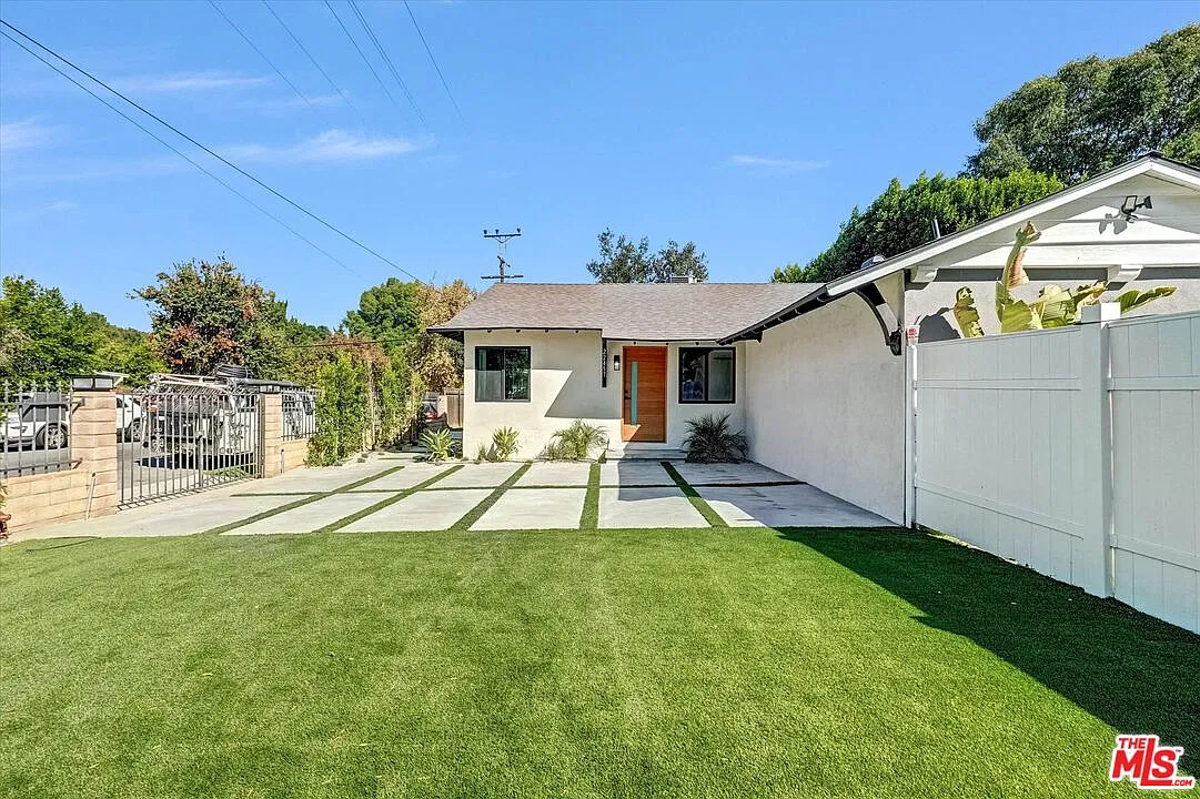 3 bed, 2.5 bath, 1200 sqft, $4,799 — Photo 2