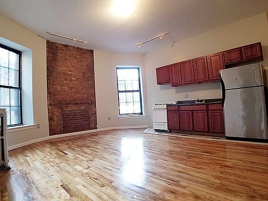 2nd image of 262 Gates Ave APT 2R