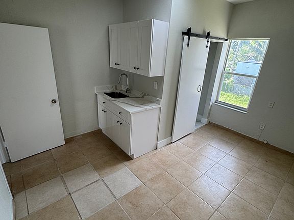 4th image of 721 NW 12th Ct #2
