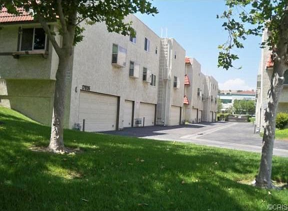 3rd image of 17933 River Cir APT 2