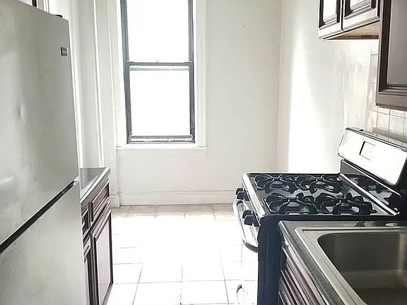 5th image of 2100 Westbury Ct APT 3B