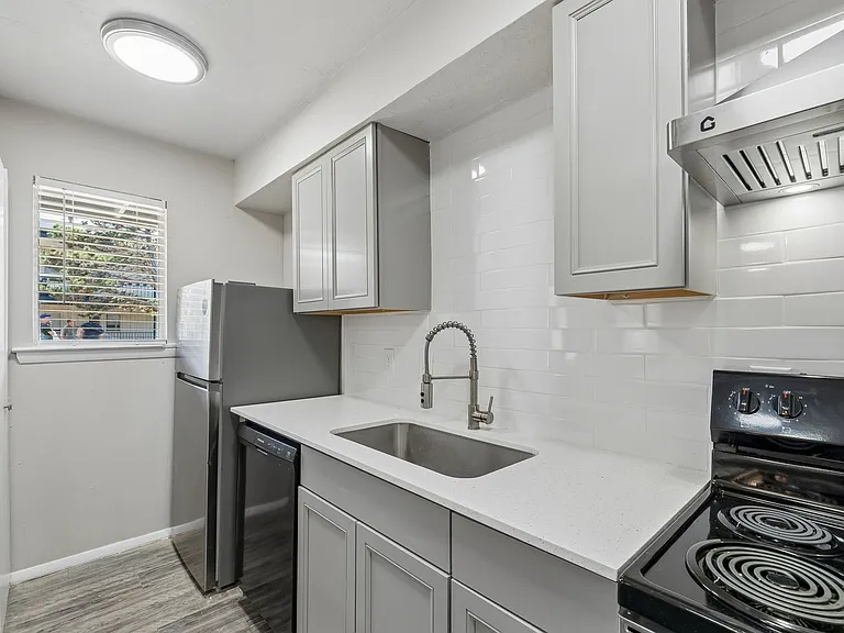 Terraces at Nichols Hills Renovated Two-Bedrooms — Photo 35