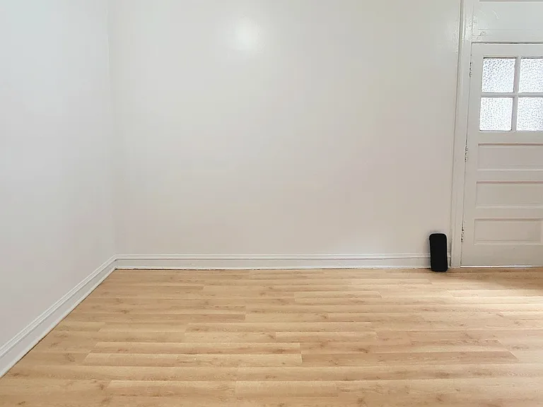 3057 W Argyle St #2 — Photo 8