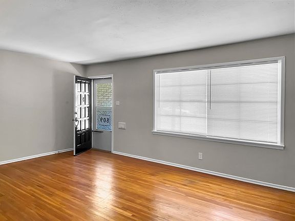 4th image of 809 Ala Dr