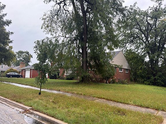 2nd image of 843 Latimer Ln