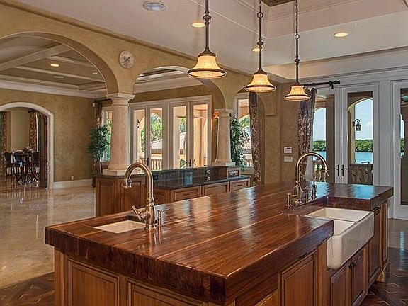 5th image of 2107 Oceanview Dr