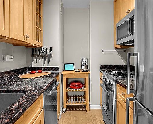 4th image of 77 7th Ave APT 6C