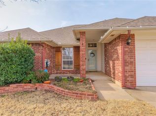 801 Blake Ct, Edmond, OK 73003
