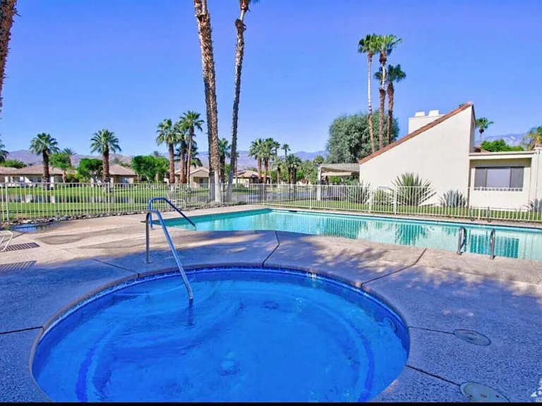 415 Forest Hills Dr — Photo 29