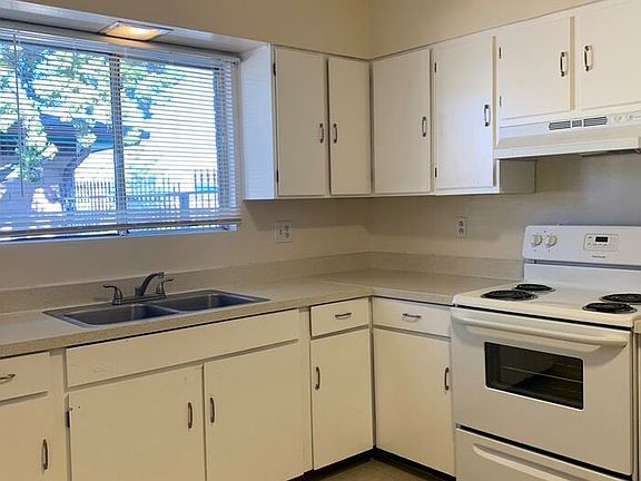 5th image of 537 Palomas Dr SE