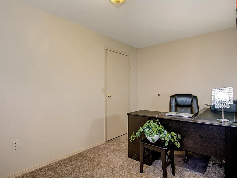 6526 Sproul Ln — Photo 25