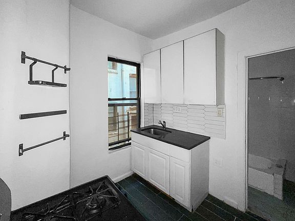 3rd image of 525 W 135th St APT 2