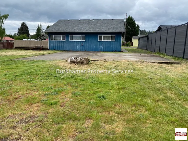 1315 W Young St — Photo 32