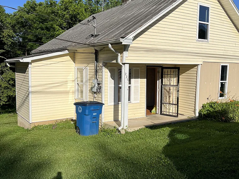 221 Sunset Ave — Photo 2