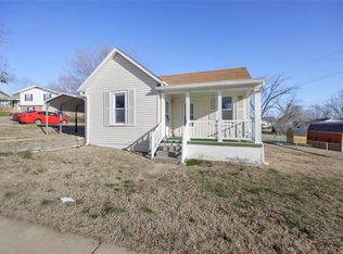 210 Vineland School Rd, De Soto, MO 63020