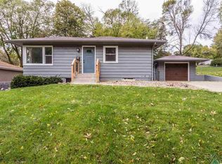 2201 S Crestwood Rd, Sioux Falls, SD 57105