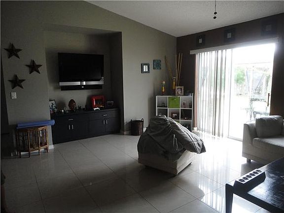 Home For Sale In Port saint lucie