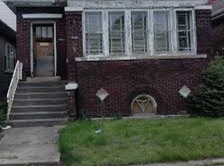 8425 S Luella Ave, Chicago, IL 60617