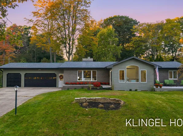 18121 Trudy Dr, Spring Lake, MI 49456