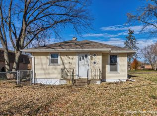 407 Cedar St, Lake In The Hills, IL 60156