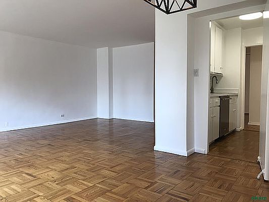 4th image of 155 E 38th St APT 8G