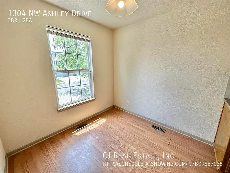 3 bed, $1,550 — Photo 4