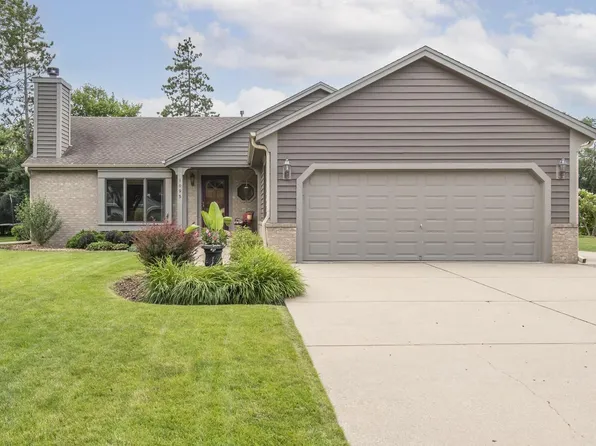 1095 Parkmoor DRIVE, Brookfield, WI 53005