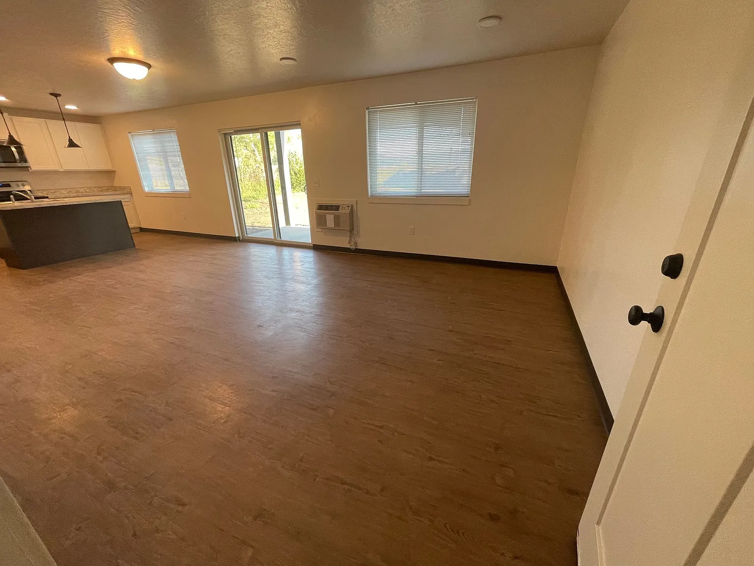 2 bed, 1040 sqft, $1,500 — Photo 2