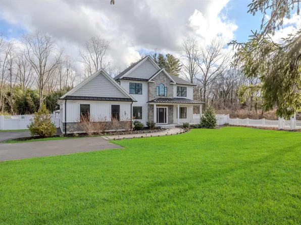 100 Bennetts Road, East Setauket, NY 11733