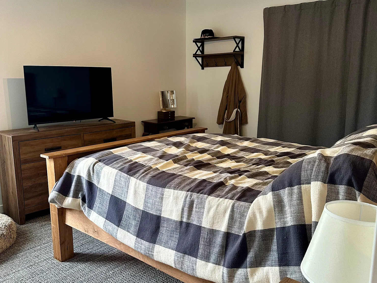 4 bed, 2100 sqft, $2,300 — Photo 3