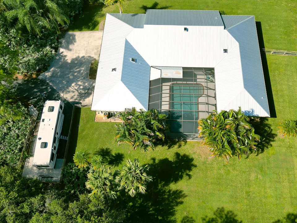 1st image of 4421 SW Laurel Oak Terrace