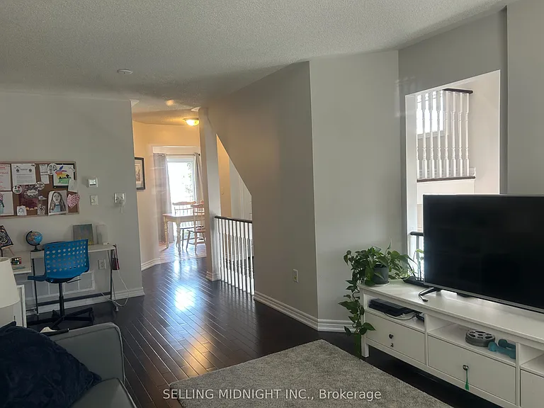 2413 Ravinebrook Cres — Photo 6
