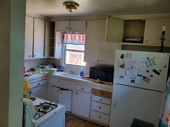 5th image of 3832 Huron St