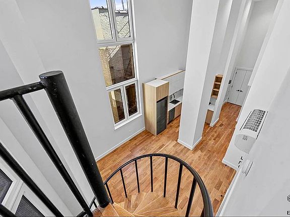 3rd image of 807 Washington Ave #11B