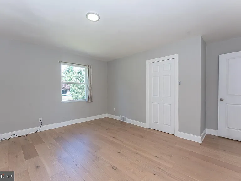 75 Reeder Ave — Photo 29