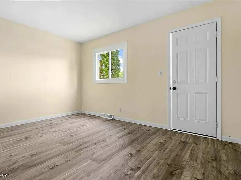 210 Magnolia Ave — Photo 8