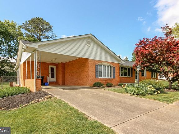 3rd image of 308 Dawn Ave