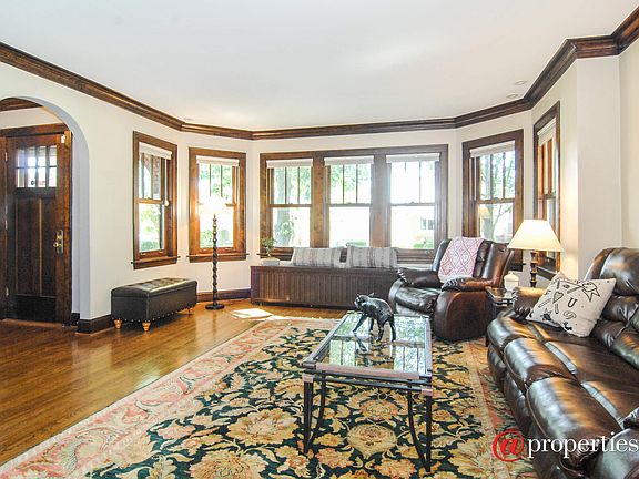 Living Room - gorgeous bay windows with great ligh