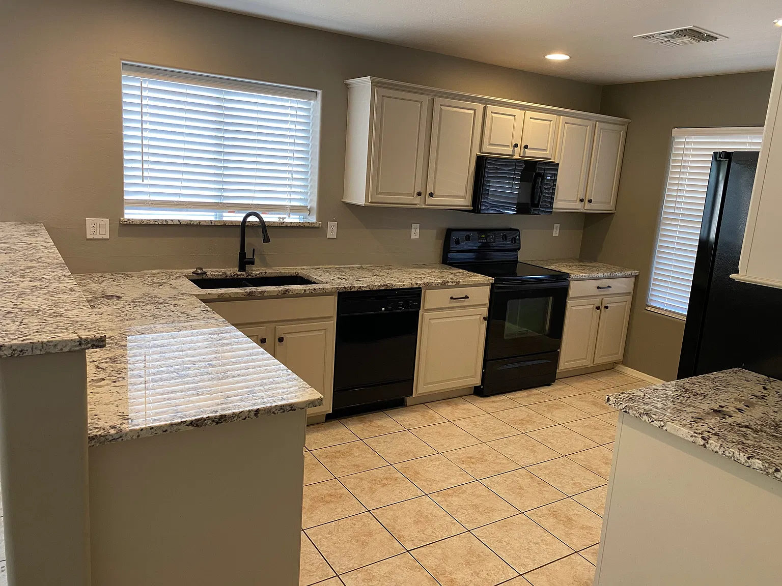 4 bed, 1740 sqft, $2,200 — Photo 3