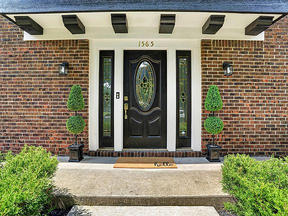 4th image of 1565 Village Walk Dr