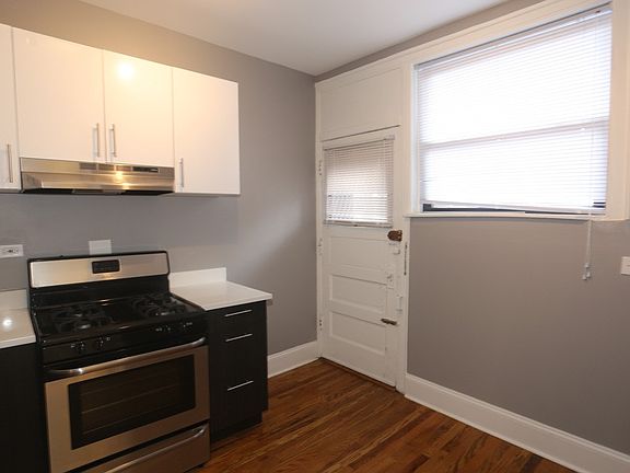 4th image of 639 W Cornelia Ave #S2