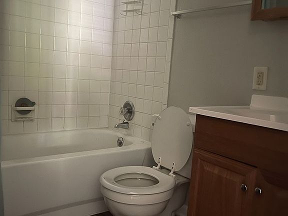 2nd image of 400 N Oakland Ave APT 15