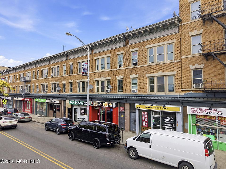 1st image of 722 W Side Avenue