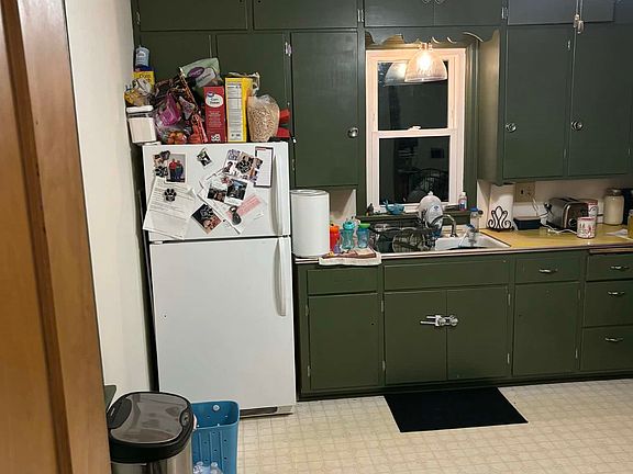 3rd image of 139 School St